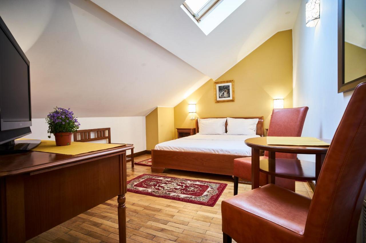 Cozy Attic Room V บูคาเรสต์ ภายนอก รูปภาพ